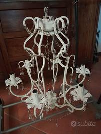 Lampadario in ferro battuto bianco