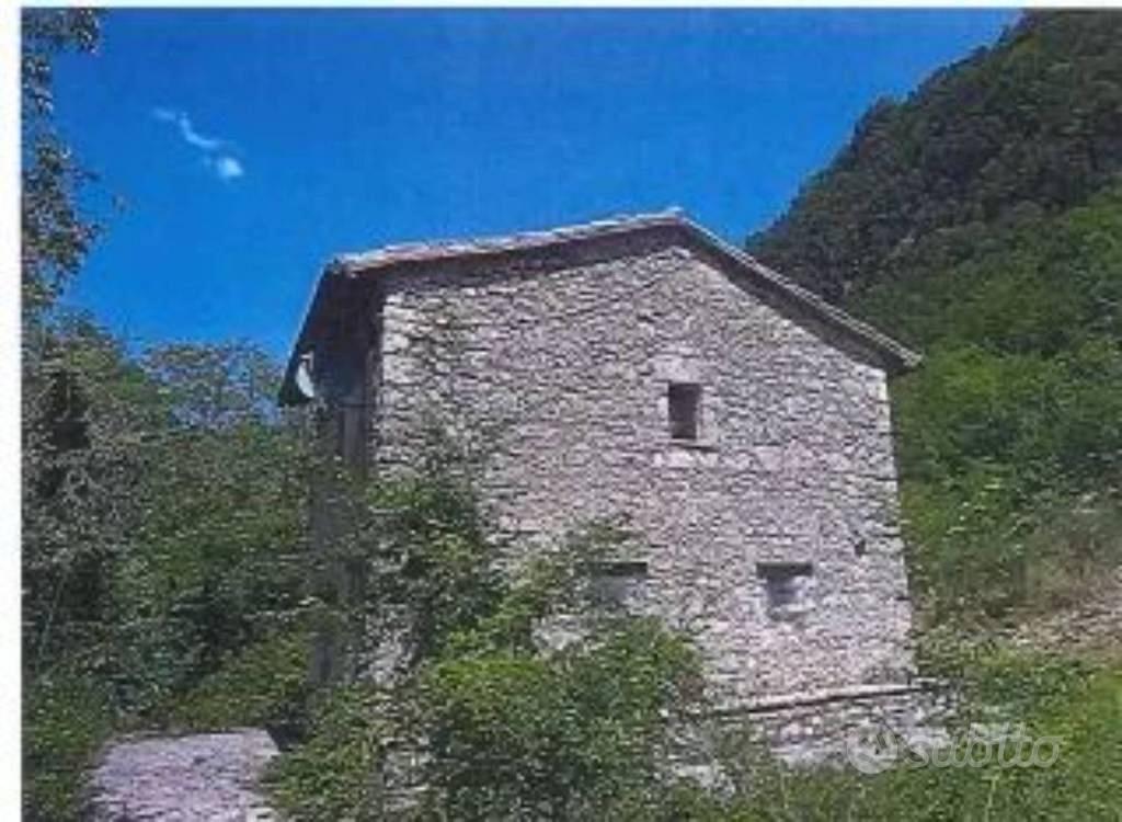 Immobile in asta di 70340 m² a Sant'Anatolia di Na - Altro