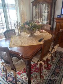 Tavolo con 6 sedie in rattan antico