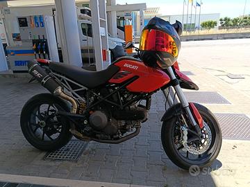 Hypermotard  796