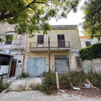 Mondello:locale commerciale trasformabile in abita