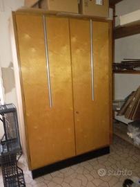 Armadio a due ante e libreria