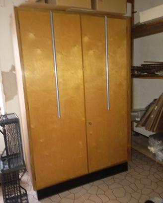 Armadio a due ante e libreria