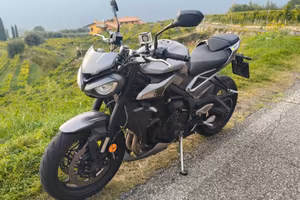 TRIUMPH Street 765 R  MY 2024 - Pochissimi KM