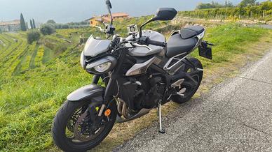 TRIUMPH Street 765 R  MY 2024 - Pochissimi KM