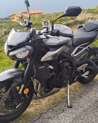 TRIUMPH Street 765 R  MY 2024 - Pochissimi KM