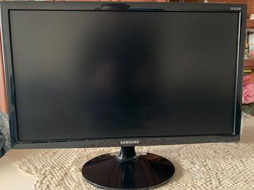 Monitor LCD Samsung S22D300NY 22 Pollici 16:9