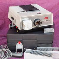 PROIETTORE DIAPOSITIVE BRAUN