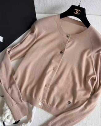 Cardigan ultra sottile.