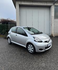 Toyota Aygo 1.0 50kW Benz 5p *67.000 km*UNICO prop