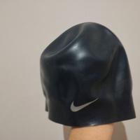 Cuffia Nike in silicone per piscina