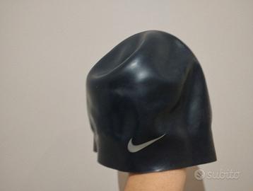 Cuffia Nike in silicone per piscina
