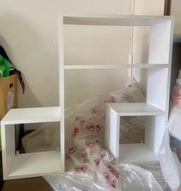 Libreria con design a forns di nota musicale