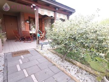 Villetta a schiera di testa ad alte prestazioni