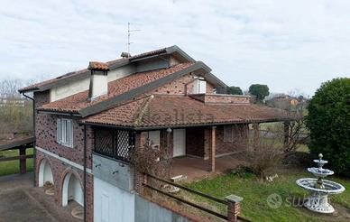 Villa di 400 m² con 5 locali a Oleggio