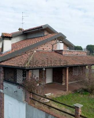Villa di 400 m² con 5 locali a Oleggio