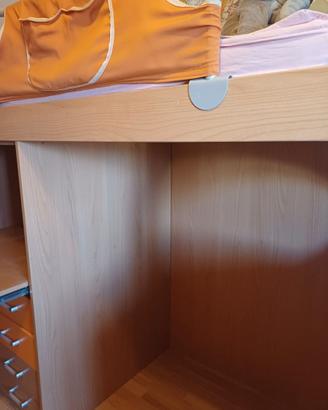 Camera da letto con soppalco