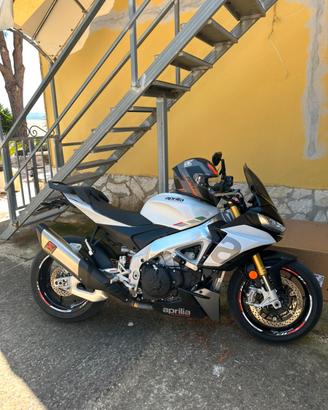 Aprilia tuono V4