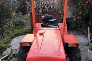 Trattore agricolo usato con accessori