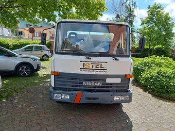 Nissan L70 autocarro ribaltabile trilaterale