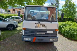 Nissan L70 autocarro ribaltabile trilaterale