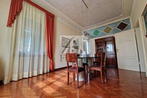 Villa di 200 m² con più di 5 locali e box auto dop