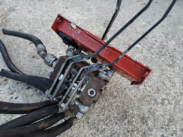 Gruppo distributore idraulico trattore fiat