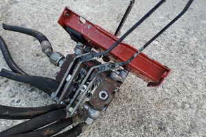 Gruppo distributore idraulico trattore fiat