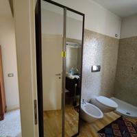 Mobiletto con specchio