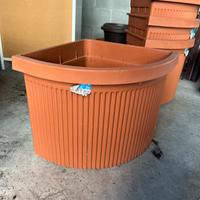 Vaso fioriera ad angolo 30x30x50