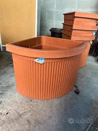 Vaso fioriera ad angolo 30x30x50