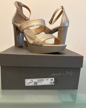 Sandali eleganti in pelle, color oro