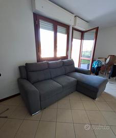 Divano letto con isola.