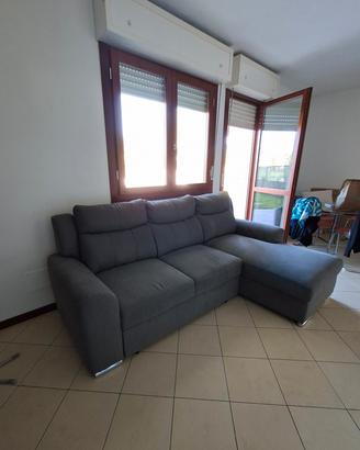 Divano letto con isola.