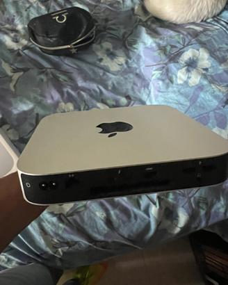 Apple Mac Mini, Magic Mouse e Magic Keyboard.