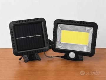 Faro LED Solare Esterno Sensore Movimento IP65