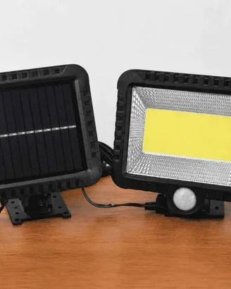 Faro LED Solare Esterno Sensore Movimento IP65
