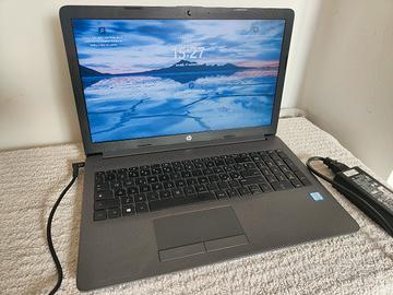 PC portatile HP 250G7 Windows 11 Pro  i5 8GB+SSD