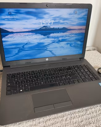 PC portatile HP 250G7 Windows 11 Pro  i5 8GB+SSD
