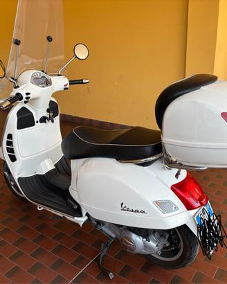 Vespa GTS 300 Supersport