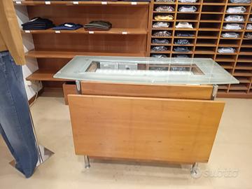 Arredo negozio abbigliamento