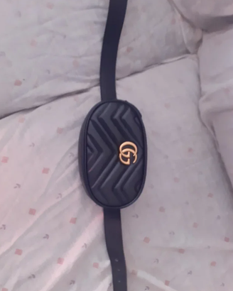 Borsa a spalla Gucci nera matelassé GG Marmont