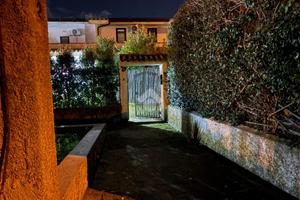 VILLA A SCHIERA A BORGIA