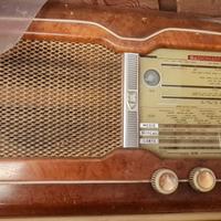 amplificatore e radio 