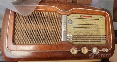 amplificatore e radio 