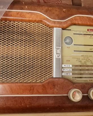 amplificatore e radio 