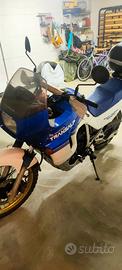 Honda Transalp 600 anno 1990 motore nero. 