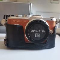 Olympus PEN E-PL8 *502 scatti! 4 batterie+custodia
