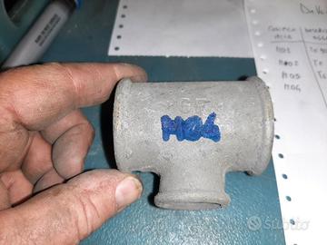 Gomito a T (o Te) a 90° ghisa zincata