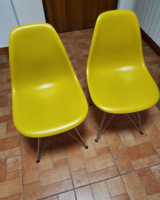 Vitra. Charles Eames plastic Chair